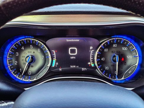 Used 2020 Chrysler Pacifica Limited w/ Quick Order Package 27H Red S image 31