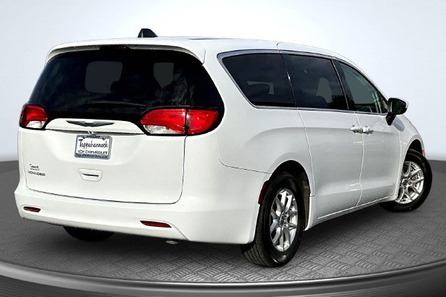 Used 2022 Chrysler Voyager LX FWD image 6