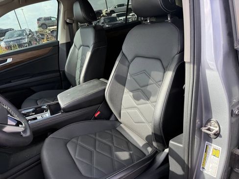 Used 2024 Volkswagen Atlas SE FWD image 6