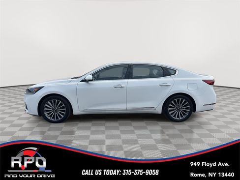 Used 2017 Kia Cadenza Premium w/ Luxury Package FWD image 2