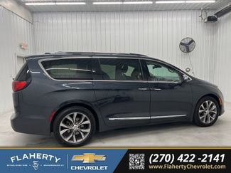 Used 2020 Chrysler Pacifica Limited w/ Tire & Wheel Group video 2