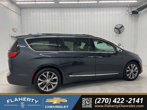 Used 2020 Chrysler Pacifica Limited w/ Tire & Wheel Group image 2