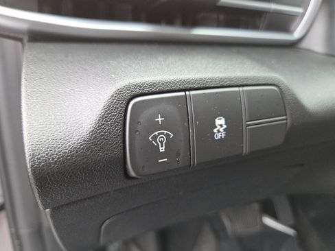 Used 2025 Hyundai Elantra SEL FWD image 14
