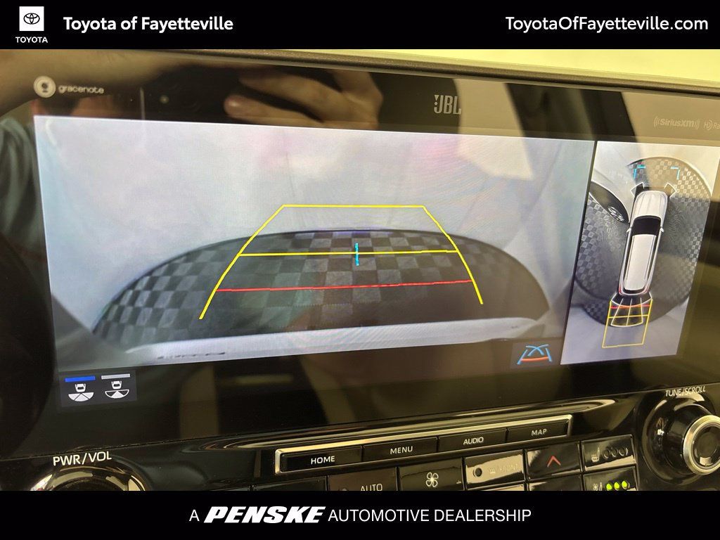 Used 2021 Toyota Highlander Limited FWD image 39