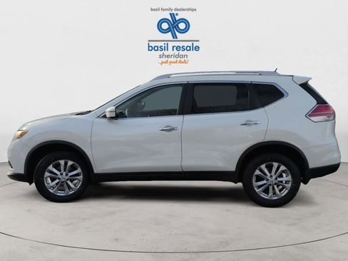Used 2016 Nissan Rogue SV image 3