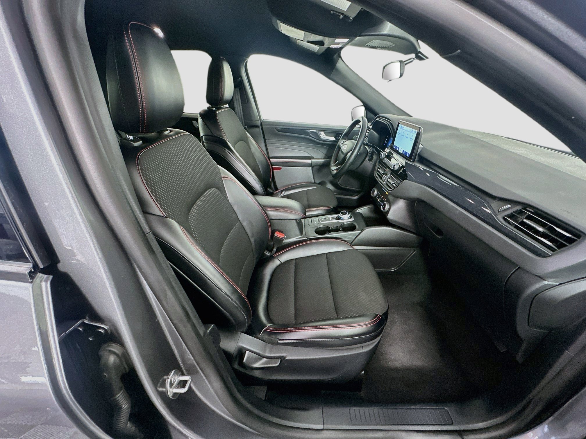 Used 2025 Ford Escape ST-Line FWD image 32