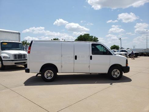 Used 2016 Chevrolet Express 2500 RWD image 6