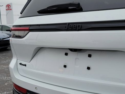 Used 2022 Jeep Grand Cherokee Altitude image 7