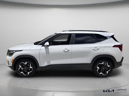 Certified 2025 Kia Seltos EX w/ EX Sunroof Package FWD image 3