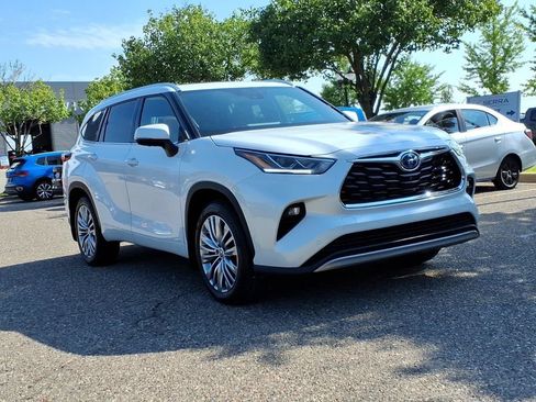 Used 2024 Toyota Highlander Platinum AWD/4WD image 7