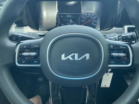 Used 2022 Kia Sorento LX FWD image 14