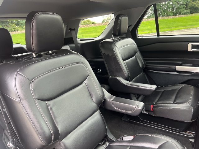 Used 2023 Ford Explorer XLT w/ Equipment Group 202A AWD/4WD image 32