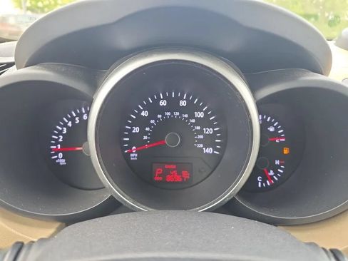 Used 2013 Kia Soul ! FWD image 17