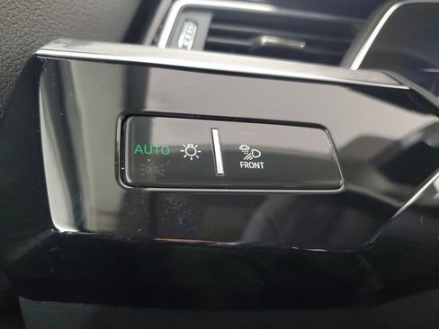 Used 2024 Audi Q8 e-tron Prestige image 34