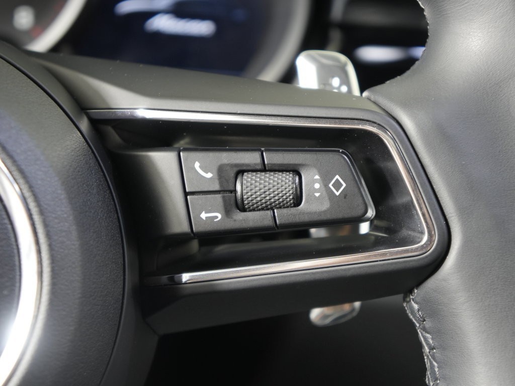 Certified 2023 Porsche Macan Turbo AWD/4WD image 27