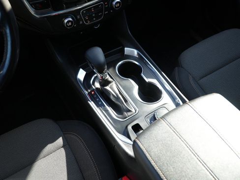 Used 2021 Chevrolet Traverse LT image 27