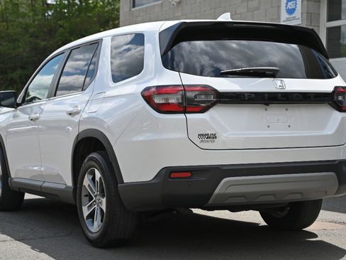 Used 2025 Honda Pilot EX-L image 3