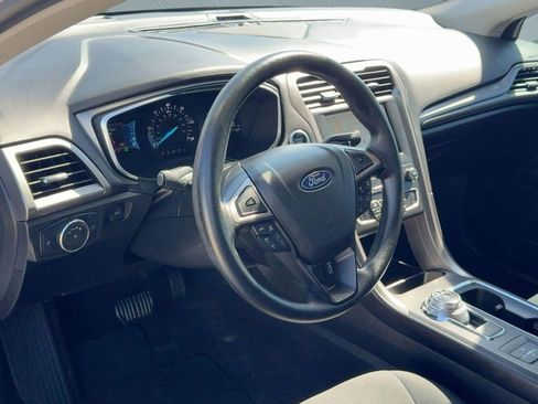 Used 2020 Ford Fusion SE image 4