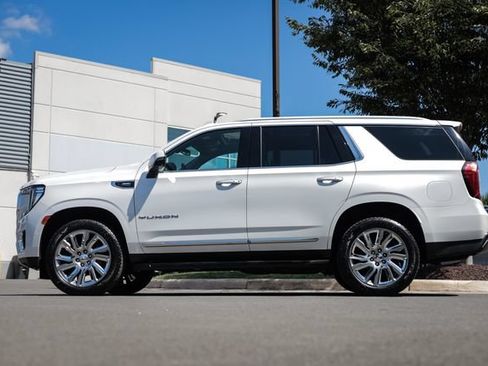 Used 2021 GMC Yukon SLT w/ SLT Premium Package AWD/4WD image 12