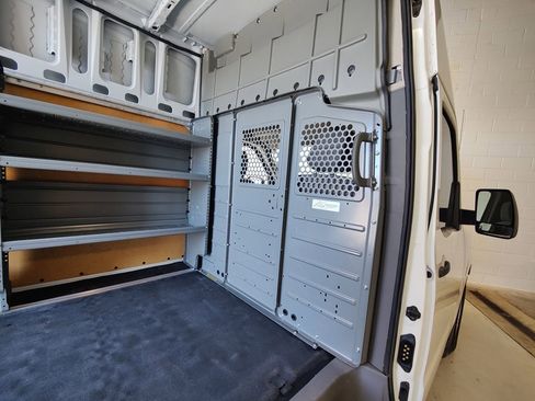Used 2021 Nissan NV 2500 SV image 13