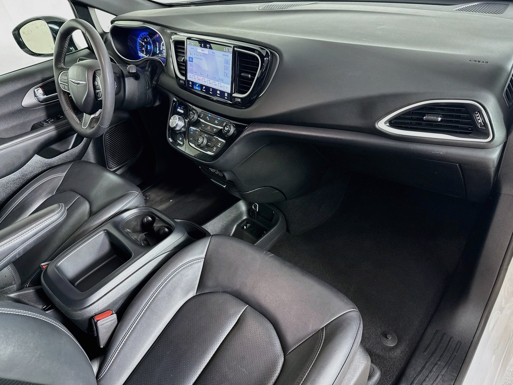 Used 2025 Chrysler Pacifica Select FWD image 36
