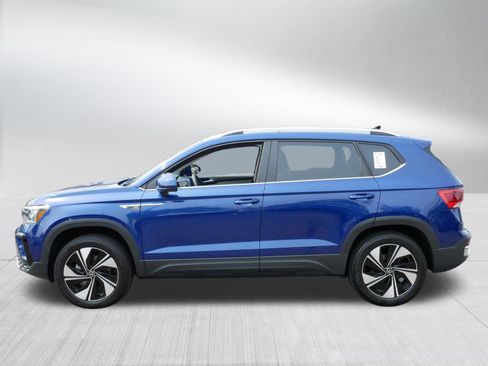 Certified 2024 Volkswagen Taos SE AWD/4WD image 4