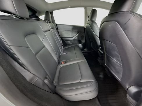 Used 2023 Tesla Model Y Long Range AWD/4WD image 27