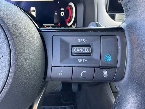 Used 2024 Nissan Rogue SL image 16