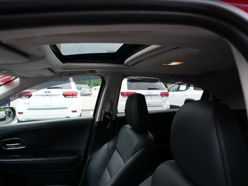 Used 2017 Honda HR-V EX-L image 11