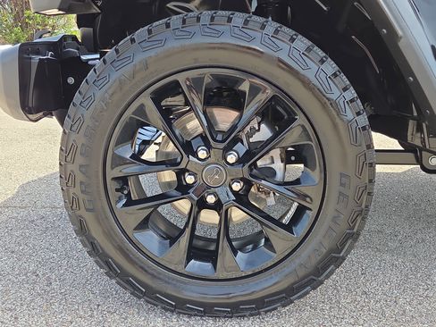 Used 2024 Jeep Gladiator Sport image 9