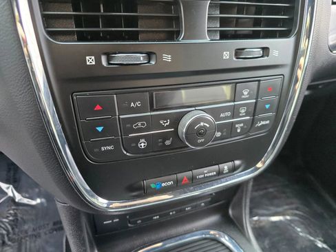 Used 2016 Chrysler Town & Country S w/ Driver Convenience Group image 32