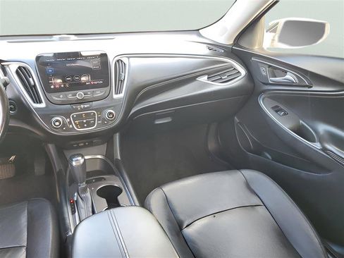 Used 2020 Chevrolet Malibu LT w/ Leather Package FWD image 15