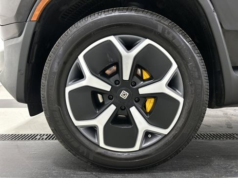 Used 2022 Rivian R1T Launch Edition image 9