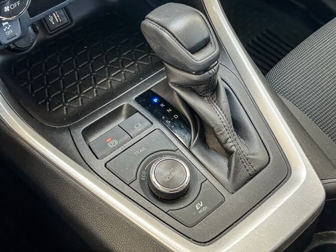 Used 2023 Toyota RAV4 LE AWD/4WD image 19