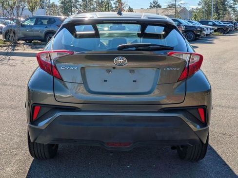 Used 2021 Toyota C-HR XLE image 4