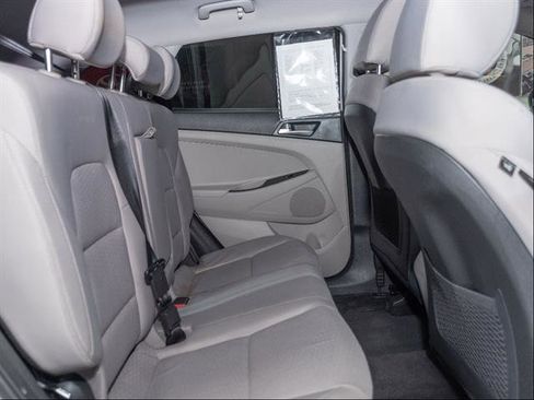 Used 2020 Hyundai Tucson SE image 19