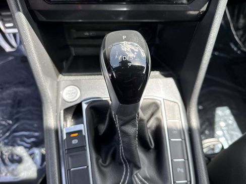 Certified 2023 Volkswagen Tiguan SE R-Line FWD image 38