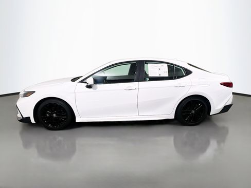 Used 2026 Toyota Camry SE w/ Multimedia Upgrade Package FWD image 9