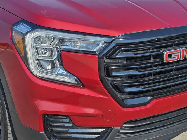 Used 2024 GMC Terrain SLE w/ Driver Convenience Package FWD image 8