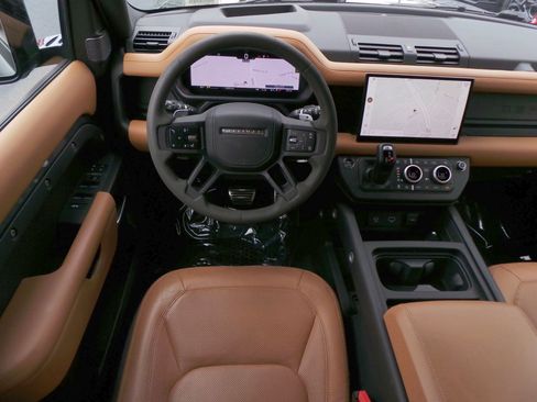 Used 2023 Land Rover Defender 110 V8 AWD/4WD image 21