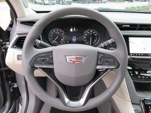 Certified 2024 Cadillac XT6 Premium Luxury image 17