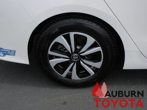 Certified 2019 Toyota Prius Prime Premium image 4