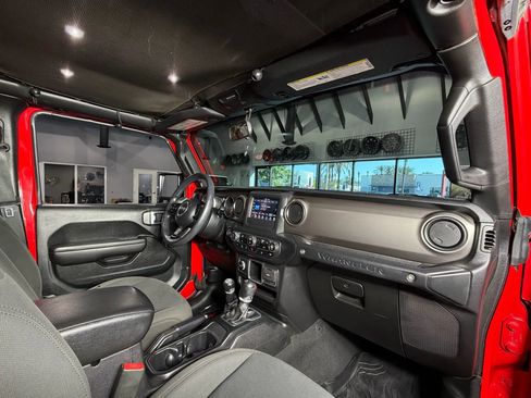 Used 2018 Jeep Wrangler Unlimited Sport image 28