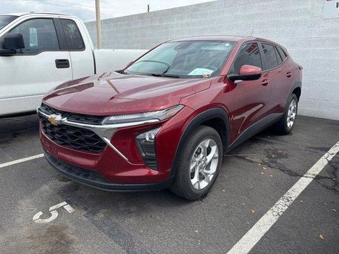 Used 2024 Chevrolet Trax LS w/ LS Convenience Package image 5