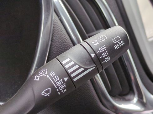 Used 2019 Chevrolet Equinox LT w/ Driver Convenience Package FWD image 32