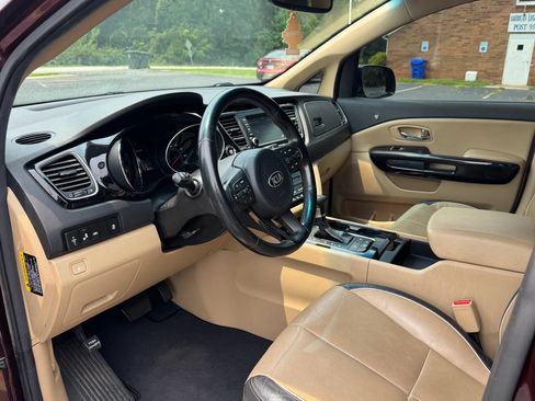 Used 2018 Kia Sedona EX FWD image 11