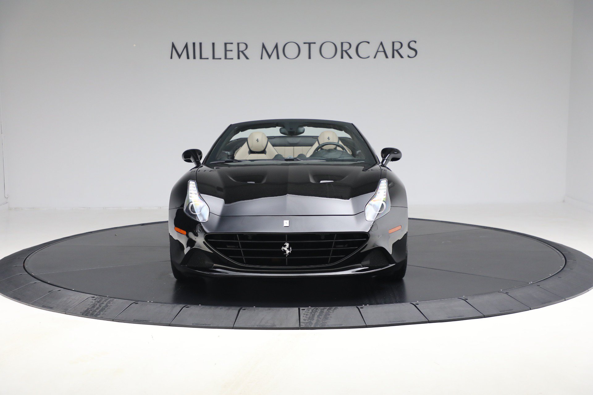 Certified 2016 Ferrari California T RWD image 13