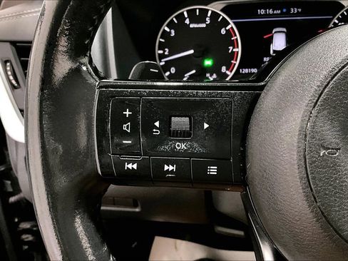 Used 2022 Nissan Rogue S image 11