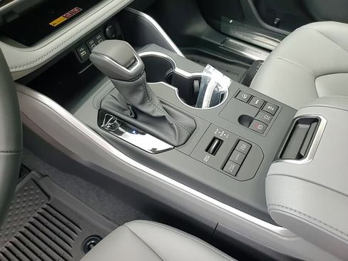 New 2026 Toyota Highlander XLE image 18