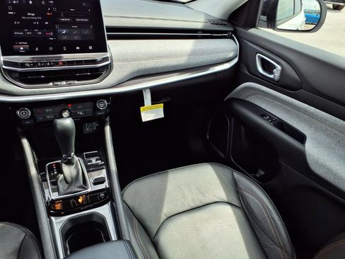 Used 2022 Jeep Compass Latitude image 4